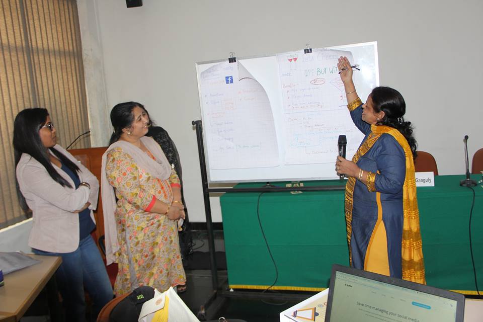 23376374_928357057320222_4432621192278559607_n